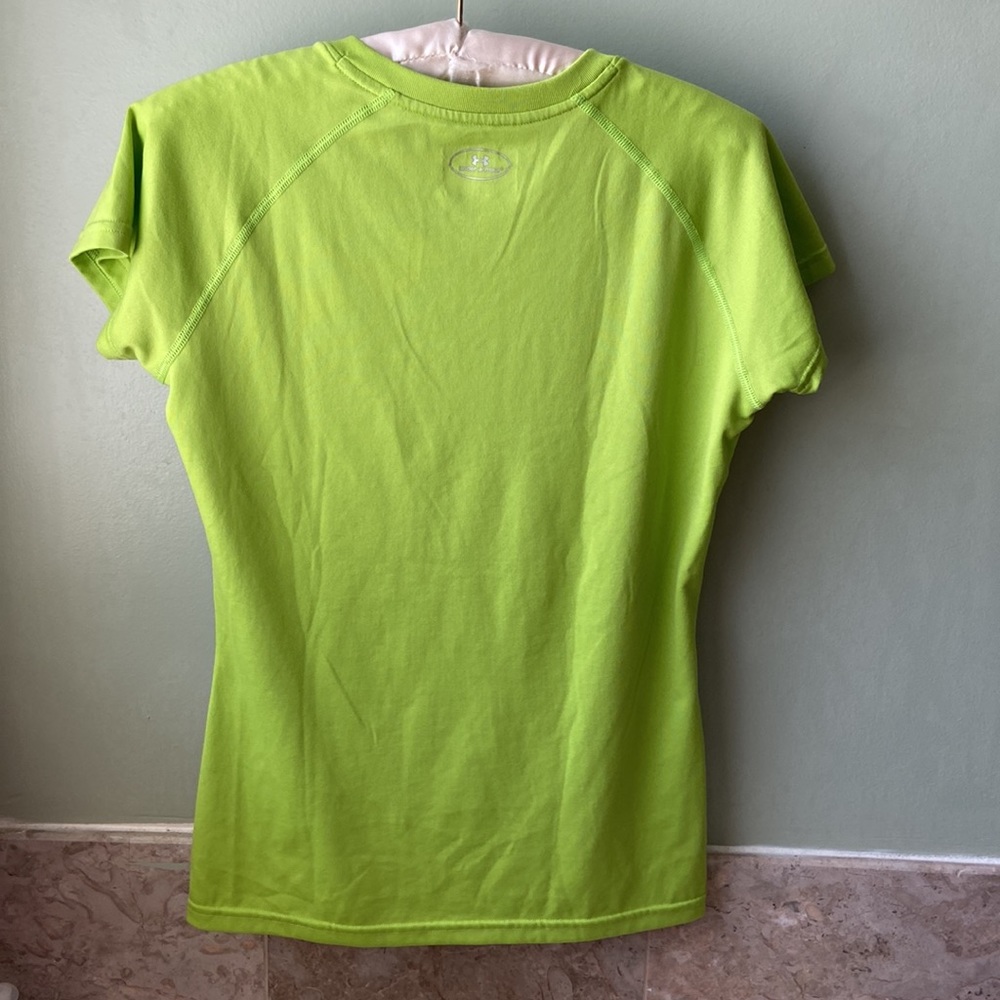 2 UNDER ARMOUR WORKOUT TOPS - Picture 5 of 11